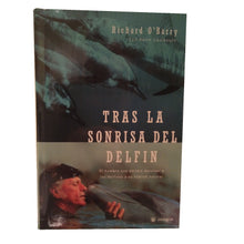 Load image into Gallery viewer, Tras La Sonrisa del Delfin spanish book
